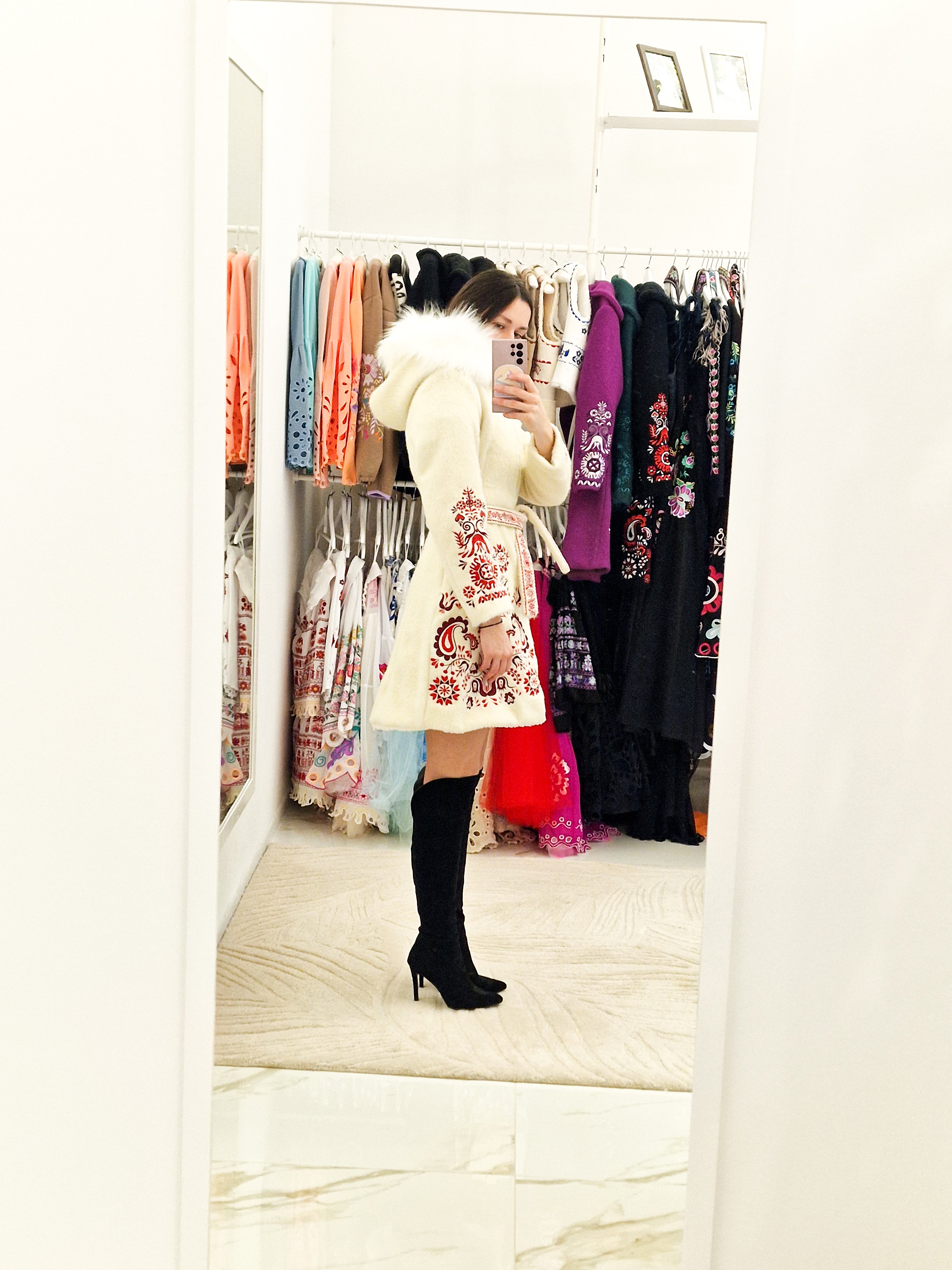 Biely vyšívaný kabát Slavianka