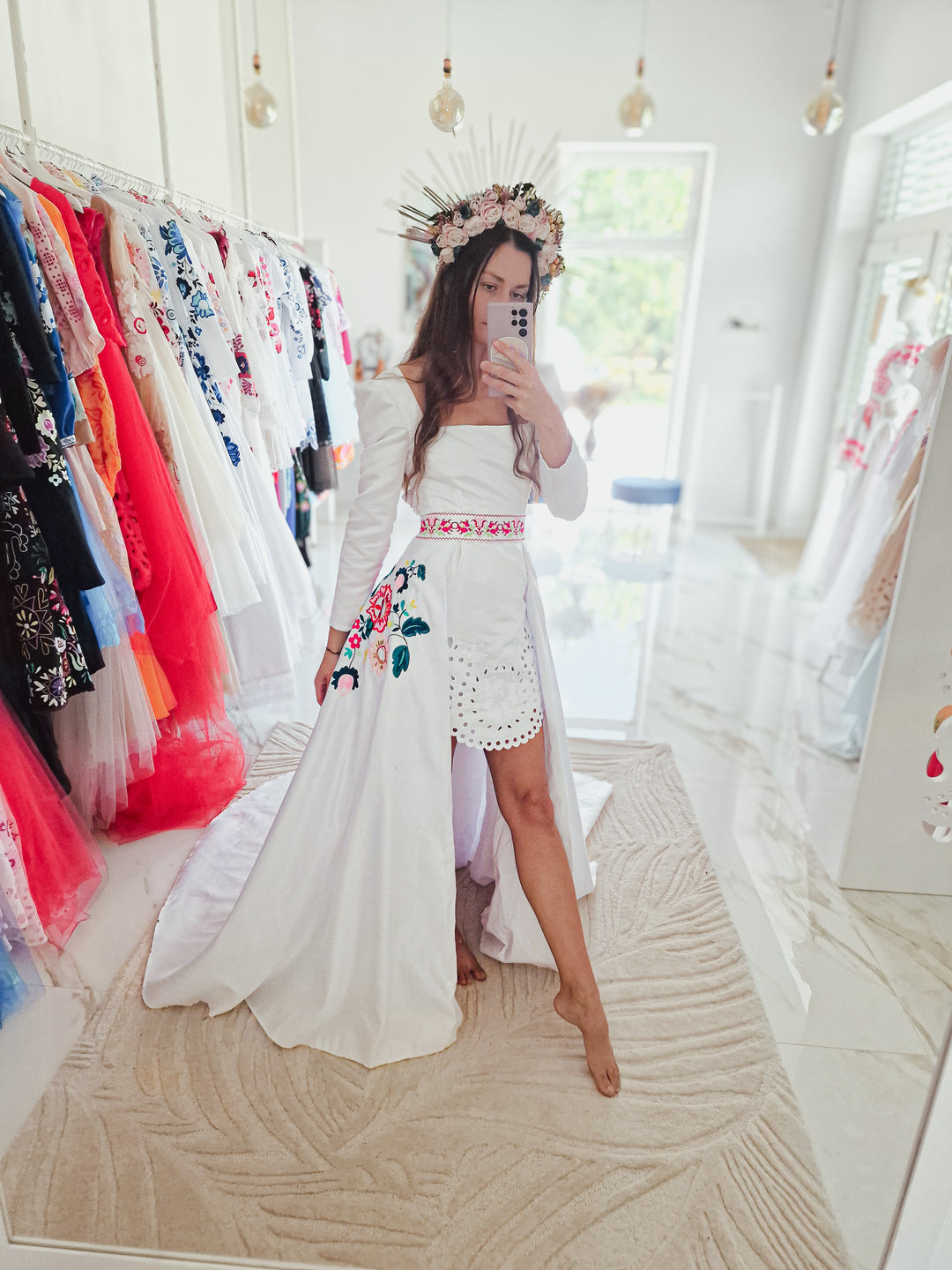 Saténová vlečka Kvety Senohradu