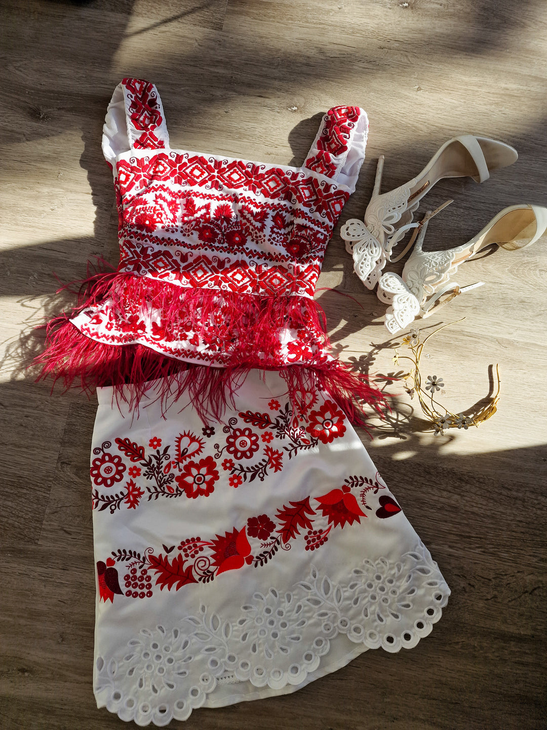 Vyšívaný top Sága krásy