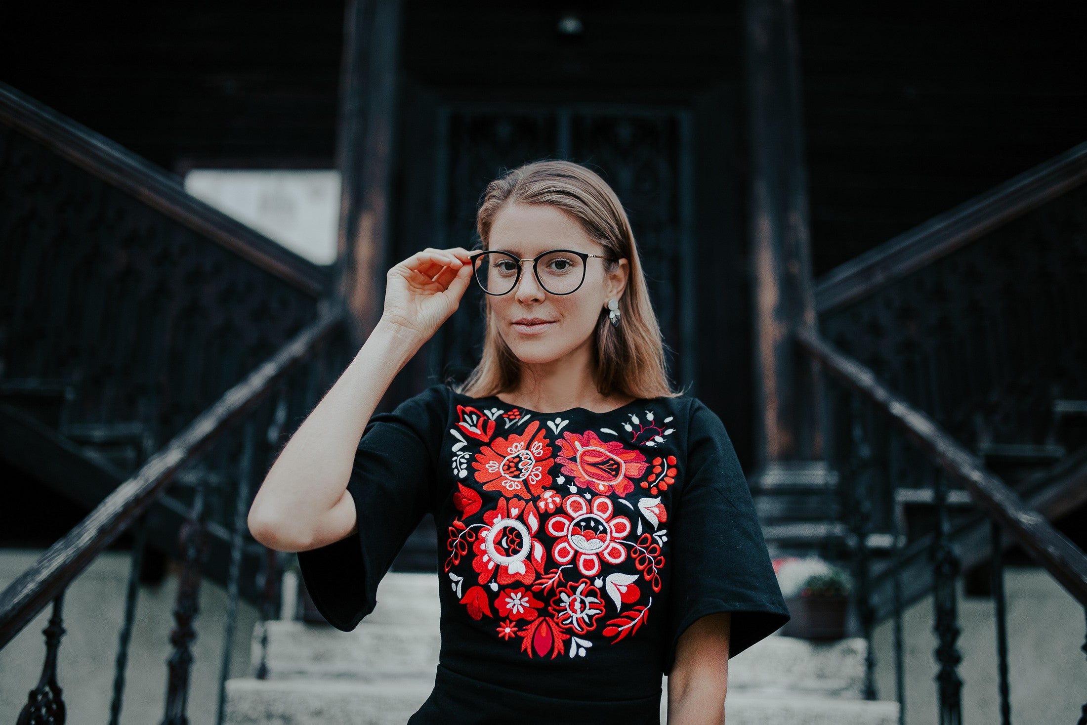 Krátke vyšívané šaty Poľana