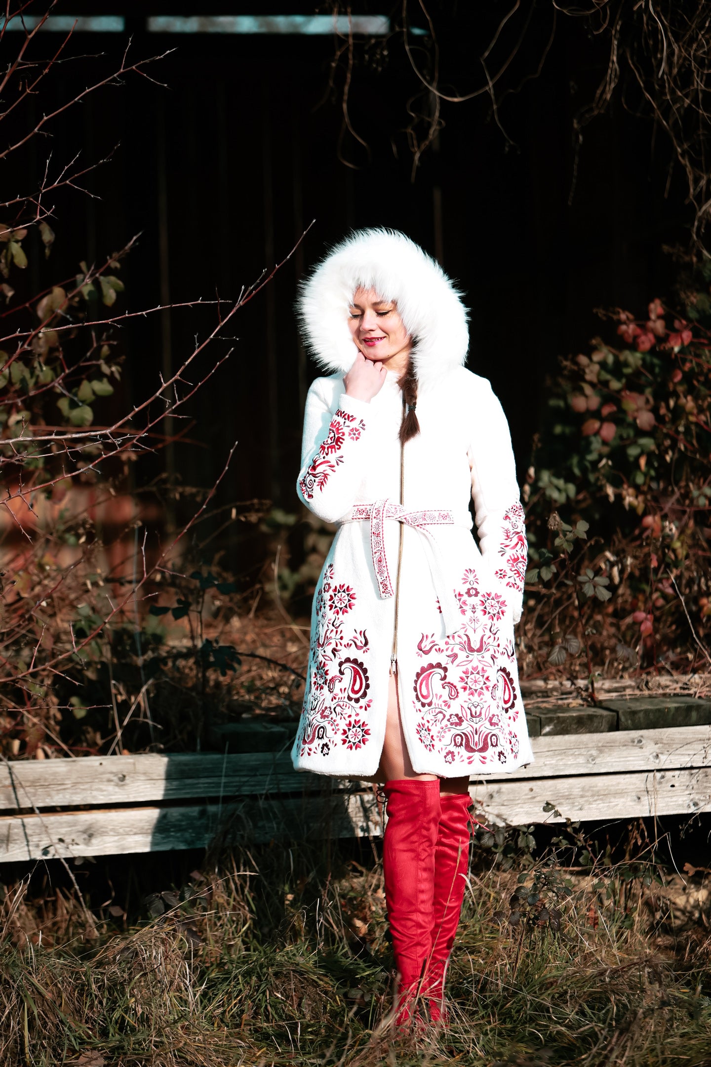 Biely vyšívaný kabát Slavianka