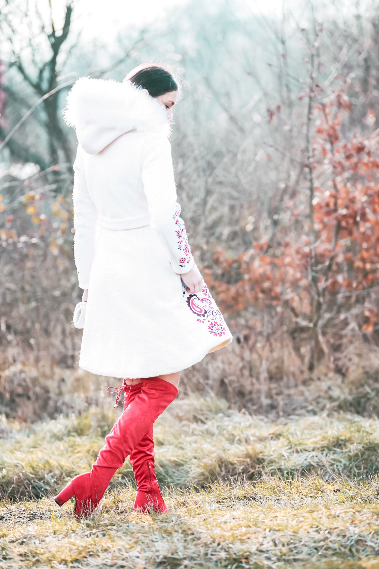 Biely vyšívaný kabát Slavianka