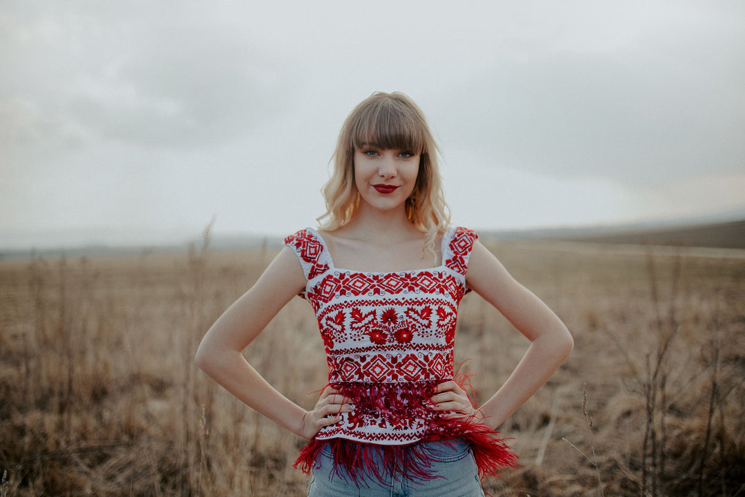 Vyšívaný top Sága krásy