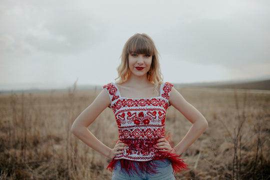 Vyšívaný top Sága krásy